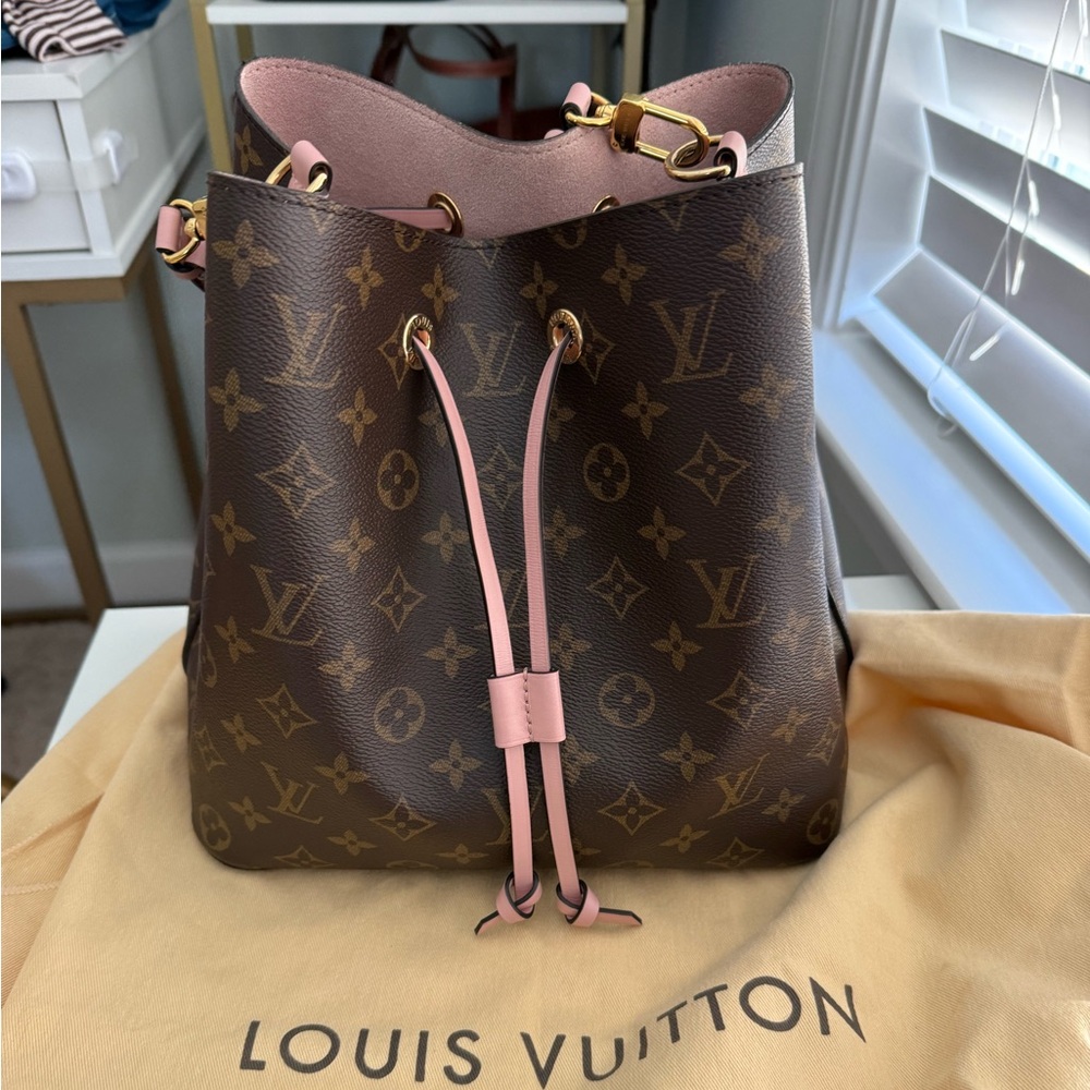 Louis Vuitton Neonoe MM rose